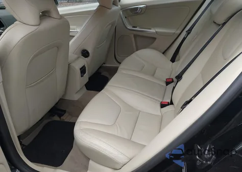 2013 Volvo S60 T5 z USA, uszkodzony, nr VIN YV1612FS5D1218392